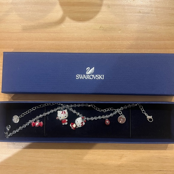 Hello Kitty Crystal Necklace - Picture 4 of 4